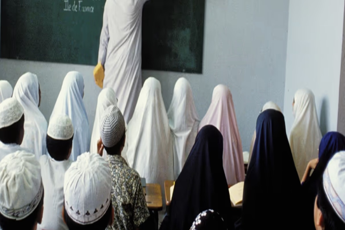 Nitesh Rane Controversial Statement: ‘आतंकी बनाने के अड्डे हैं मदरसे’.. यहां के मंत्री ने दिया विवादित बयान, कहा- सीएम से बोलकर करवाउंगा बंद