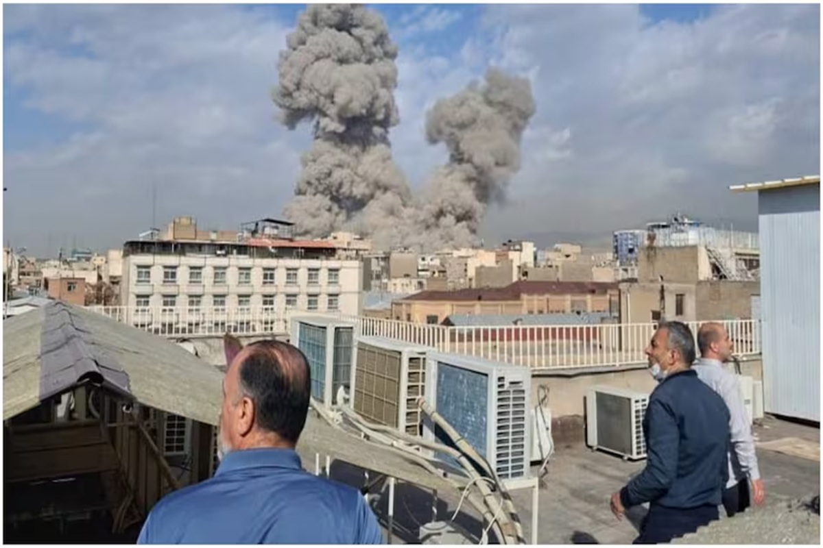 Israel-Iran War Update: ईरान-इजराइल जंग के बीच एयर इंडिया ने रद्द की इस रूट की सभी फ्लाइट, विदेश मंत्रालय के प्रवक्ता बोले- सुरक्षा गाइडलाइंस का पालन करें भारतीय नागरिक