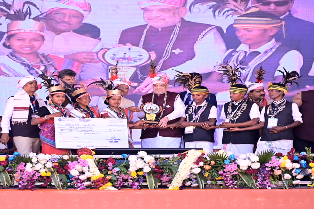 Amit Shah Bastar Visit : राष्ट्रपति भवन में सजेगी बस्तर की महफ़िल! गृहमंत्री शाह और सीएम साय ने कलाकारों को दिया ‘शाही न्योता’, देखें बस्तर पंडुम की भव्य तस्वीरें