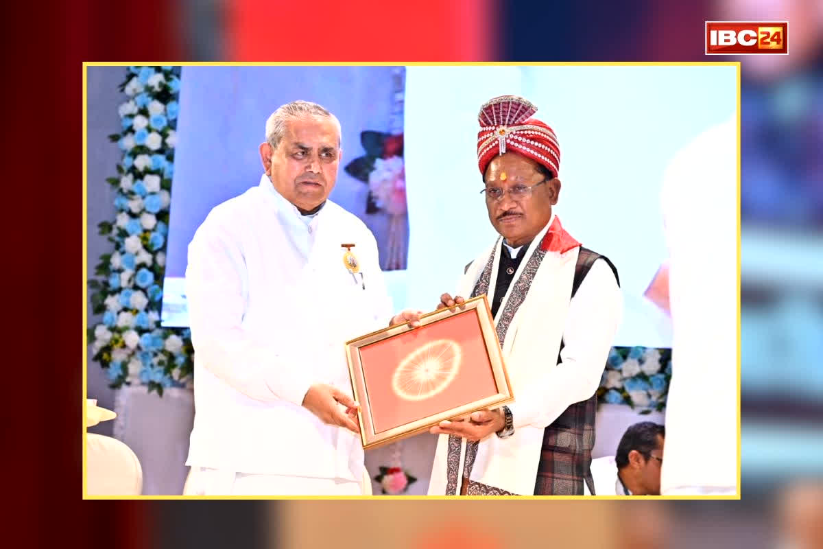 CM Vishnudeo Sai News: शांति सरोवर में आयोजित किया गया स्नेह मिलन और भोजन कार्यक्रम, मंत्री और विधानसभा सदस्यों के साथ शामिल हुए सीएम विष्णुदेव साय