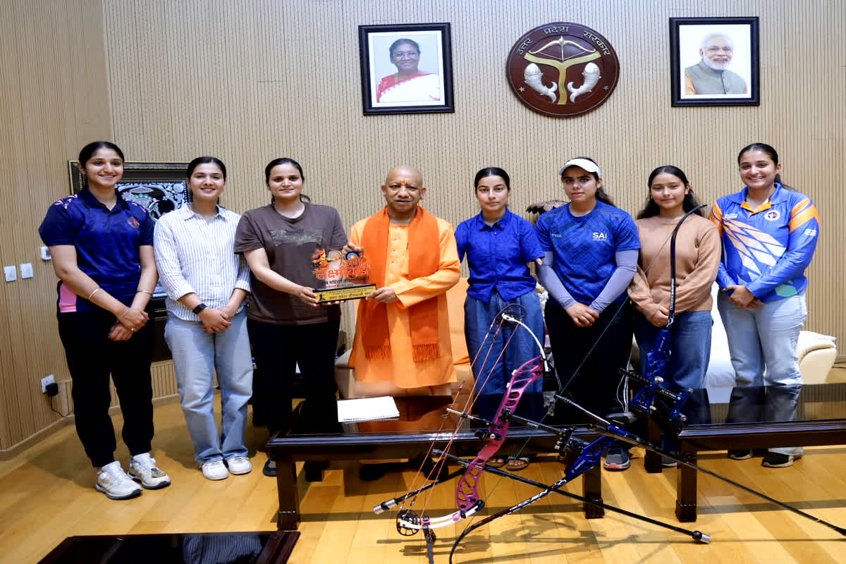 CM Yogi Adityanath News : पेरिस ओलंपिक की स्टार से लेकर अर्जुन अवॉर्डी तक, मुख्यमंत्री आवास पर लगा चैंपियन बेटियों का मेला