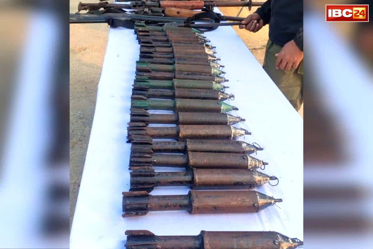 Chhattisgrah Naxalite News: दम तोड़ते माओवाद के बीच जब्त हुआ ‘मौत का सामान’.. सुरक्षाबलों के हाथ लगा हथियार-गोलाबारूद का जखीरा, देखें वीडियो