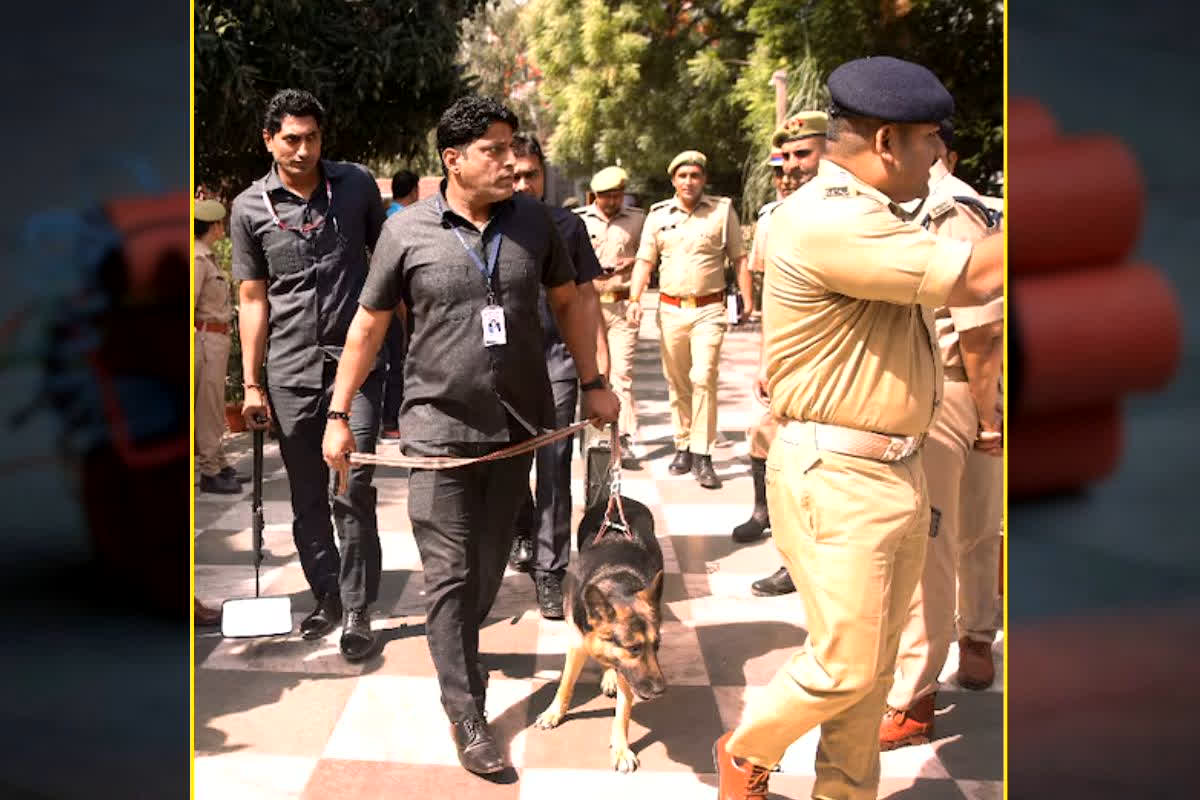 Delhi School Bomb Threat: राजधानी के इन 9 बड़े स्कूलों को बम से उड़ाने की धमकी, सुबह-सुबह मचा हड़कंप, खाली कराए गए स्कूल, तलाश अभियान जारी