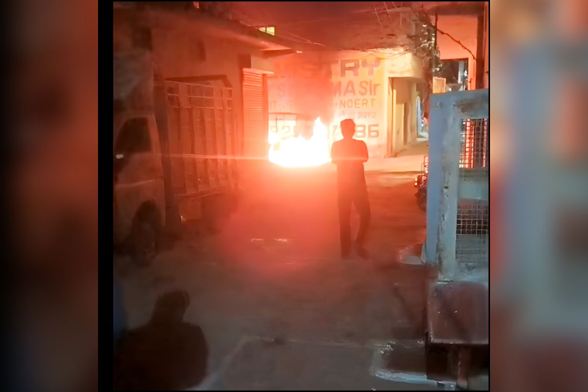 Gwalior Crime News : “अब तेरा धंधा ही खत्म कर दिया” पड़ोसी ने सरेआम दी चुनौती, फिर फूंक डाली रोजी-रोटी, वीडियो देख रह जाएंगे दंग