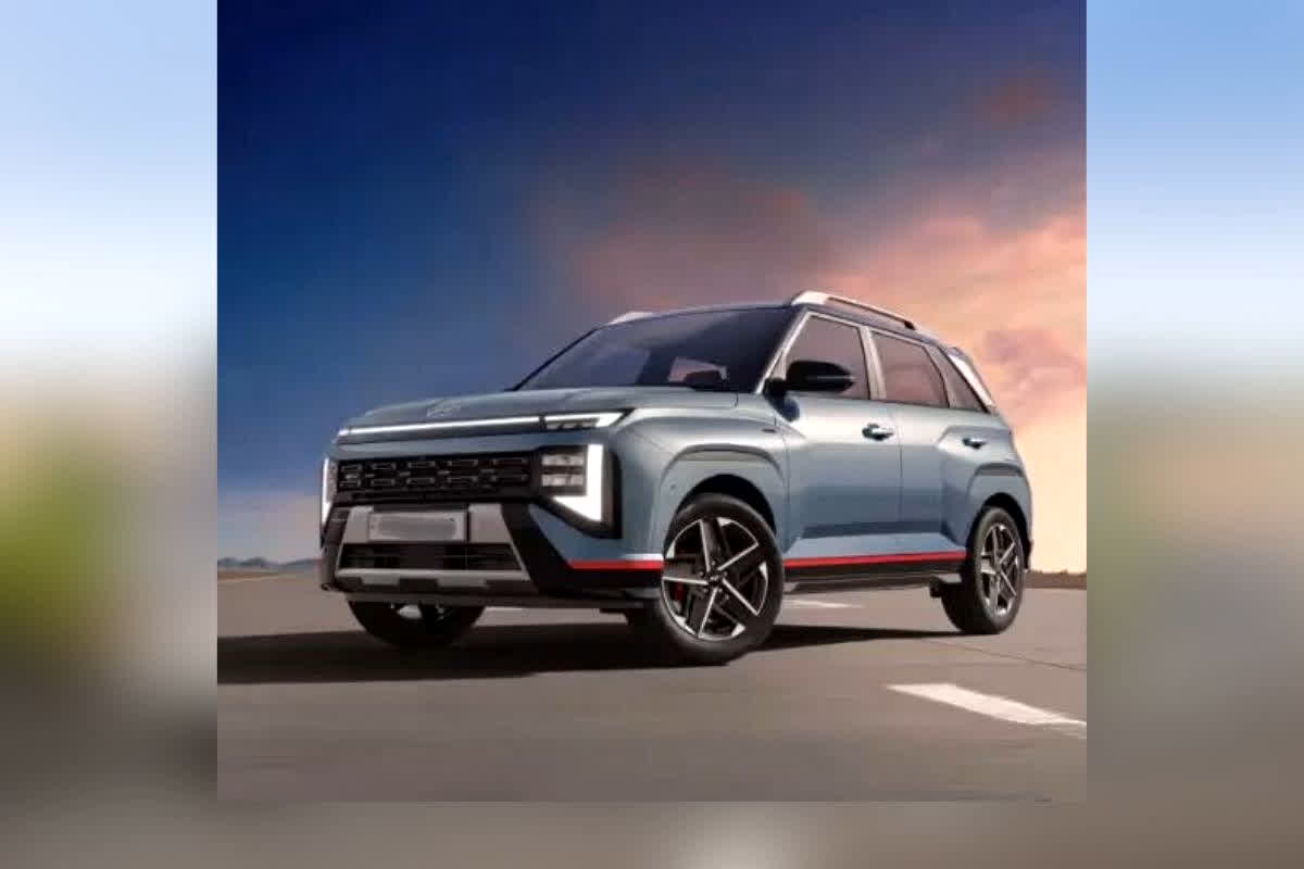 New Hyundai Venue: इस नई SUV ने मचाई धूम! खरीदारी के लिए टूट पड़े हजारों लोग, देखिए क्या हुआ जब पहली बार गाड़ी का ‘डोर’ खुला!