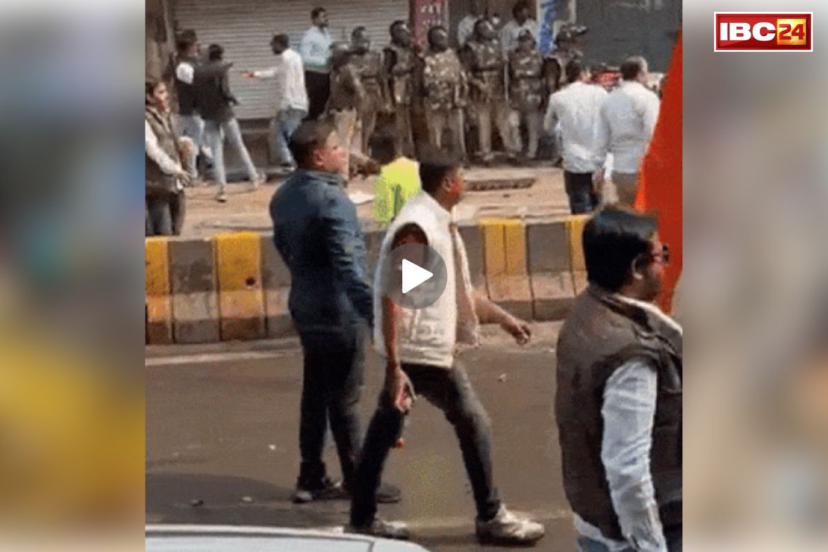 Indore Protest Live News: यहां भाजपा-कांग्रेस कार्यकर्ताओं के बीच भारी बवाल.. दोनों तरफ से हो रही जमकर पत्थरबाजी, कई लोग घायल