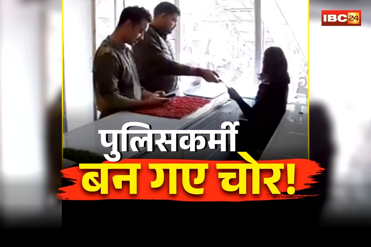 Jaunpur Police Mobile Theft: पुलिसकर्मी बन गए चोर! मोबाइल शॉप से iPhone चुराया और मुस्कुराते हुए चलते बने… सीसीटीवी फुटेज ने खोली पोल, देखें वीडियो