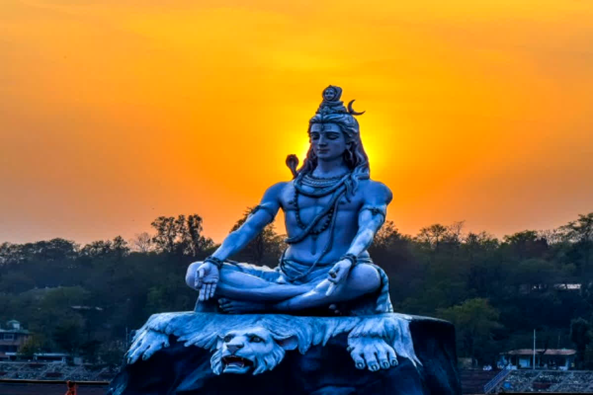 Mahashivratri 2026: अगर दिख जाएं महादेव से जुड़ी ये 3 चीजें तो समझिए किस्मत दे रही ये इशारा, एक घर में रखते ही बदलेगा माहौल!