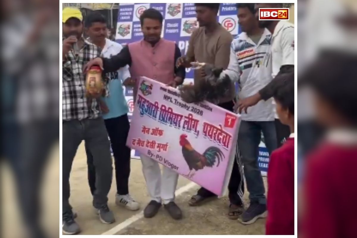 Man of The Match Viral Video: कौन देता है भाई ऐसा अवार्ड? क्रिकेट के बाद मैन ऑफ द मैच को मिला जिंदा मुर्गा, अब सोशल मीडिया पर वायरल हुआ वीडियो