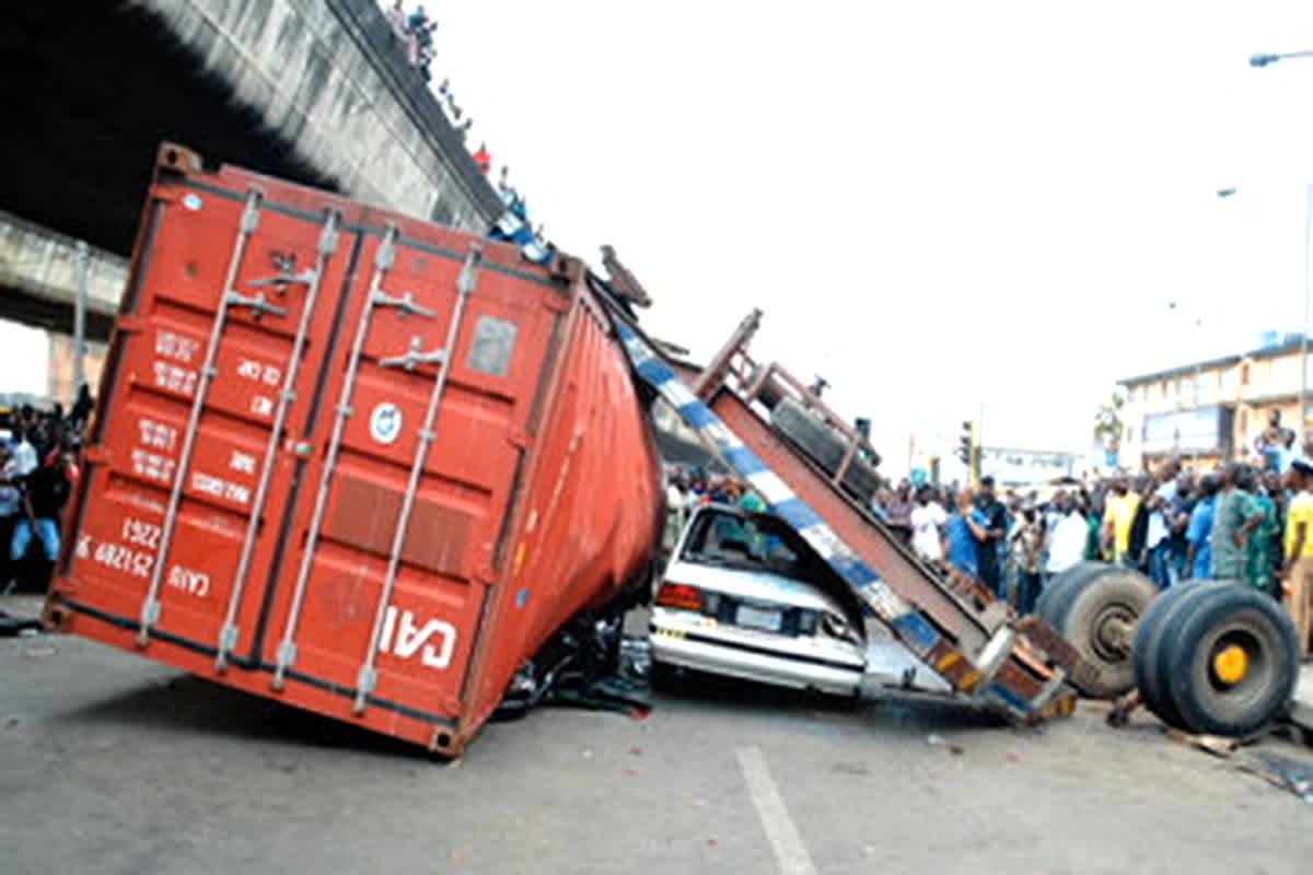 Nigeria Truck Accident: सुबह-सुबह भयानक सड़क हादसा! यात्रियों से भरा बेकाबू ट्रक पलटा, एक झटके में 30 लोगों की दर्दनाक मौत, कई घायल
