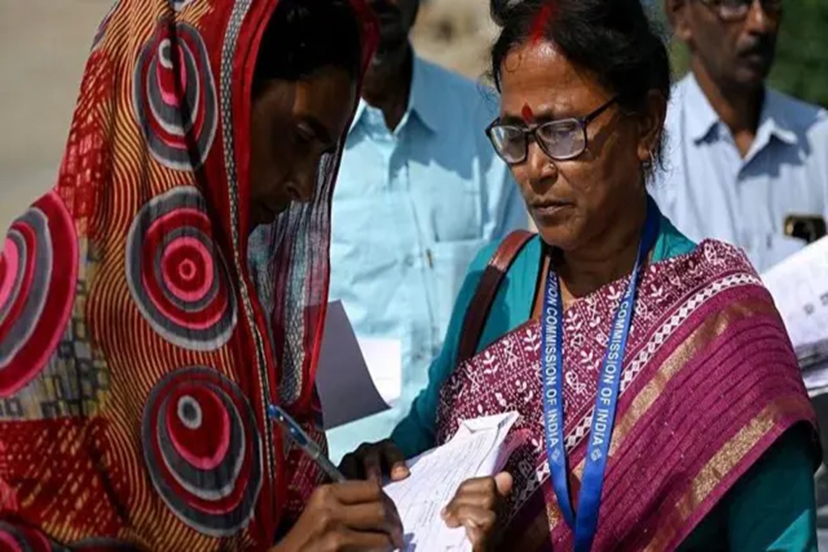 SIR in India: मध्यप्रदेश-छत्तीसगढ़ के बाद अब पूरे देश में होगा SIR, इस दिन से शुरू होगी प्रक्रिया, ECI ने जारी किया नोटिफिकेशन