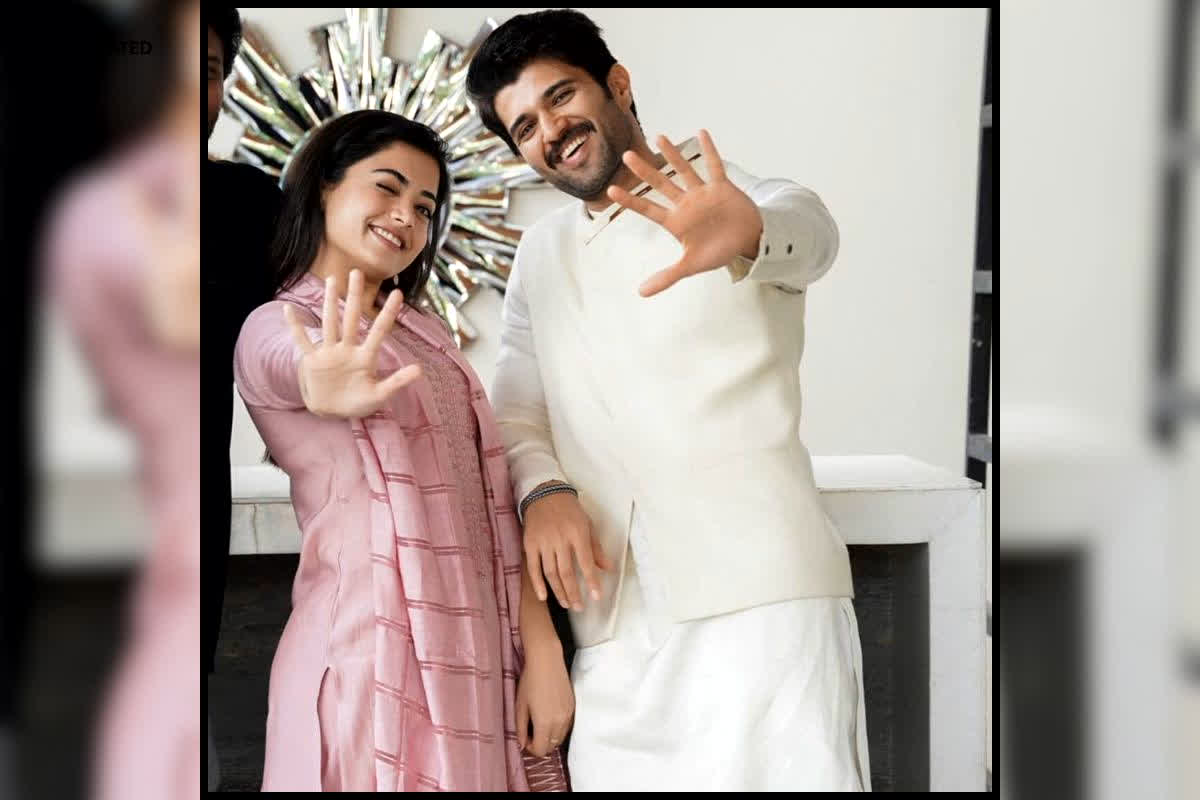 Vijay-Rashmika Wedding: आखिर सामने आ गया शादी का कार्ड! इस तारीख को ‘मिसेज देवरकोंडा’ बनेंगी रश्मिका, यहाँ होगी ग्रैंड वेडिंग
