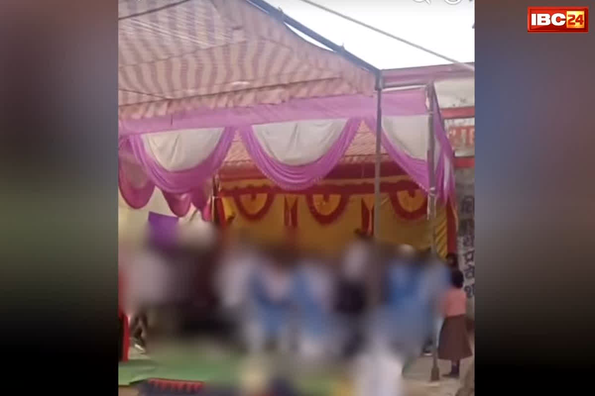 School Ashleel Dance Video: शिक्षा के मंदिर में अश्लीलता… शिक्षकों के कहने पर स्टेज में छात्र-छात्राओं ने की ये शर्मनाक हरकत, वीडियो वायरल होते ही मचा हड़कंप