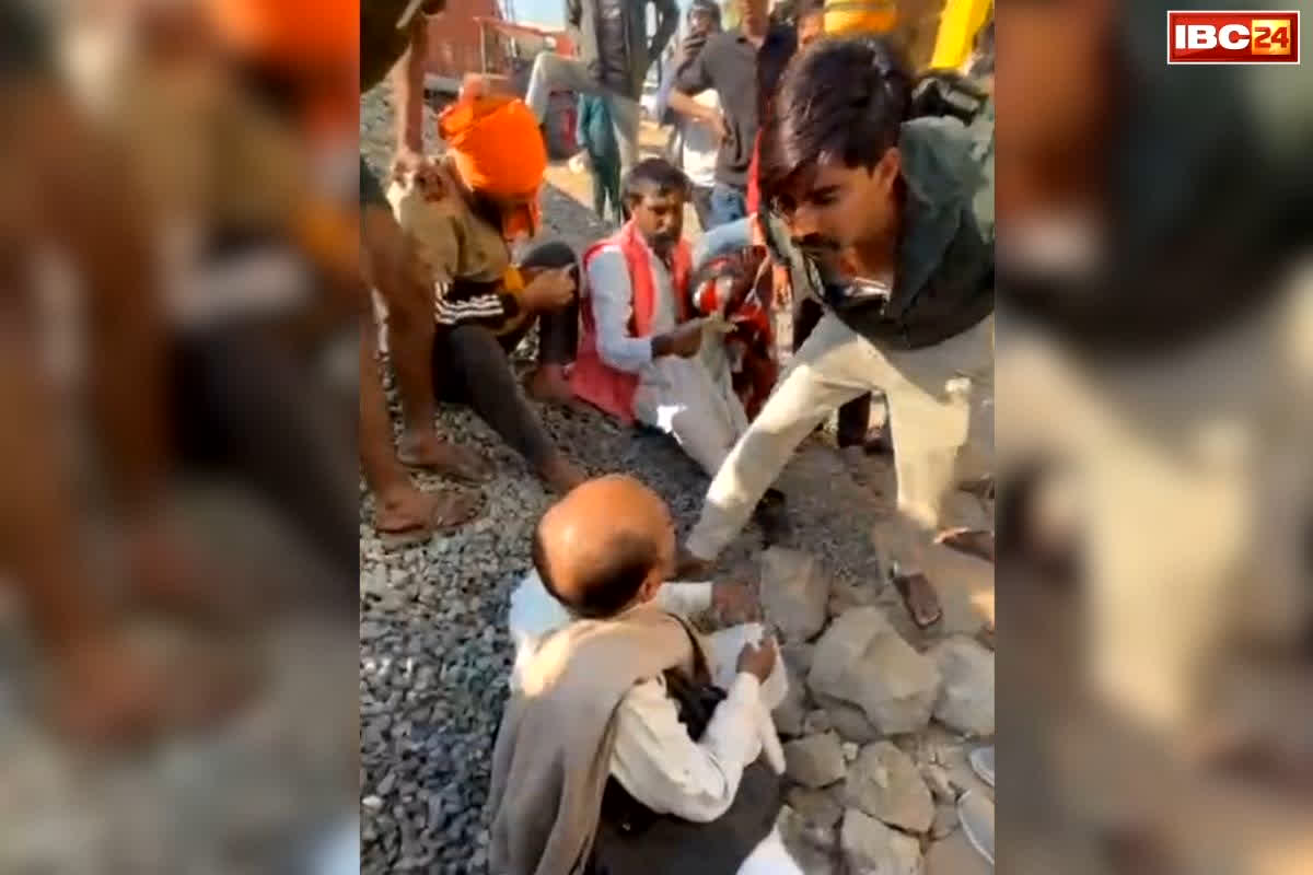 Marpeet Ka Viral Video: नहीं बता पाए भगवान शंकर की पत्नी का नाम, युवक ने दो साधुओं की कर दी धुनाई, आप भी देखें वीडियो