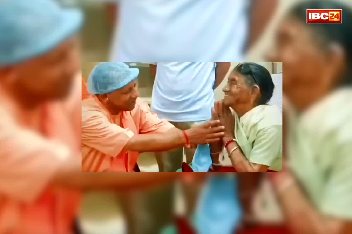 CM Yogi Video: अपने गांव पहुंचे सीएम योगी आदित्यनाथ, मां पर परिवार वालों से की मुलाकत, देखें भावुक कर देने वाला वीडियो