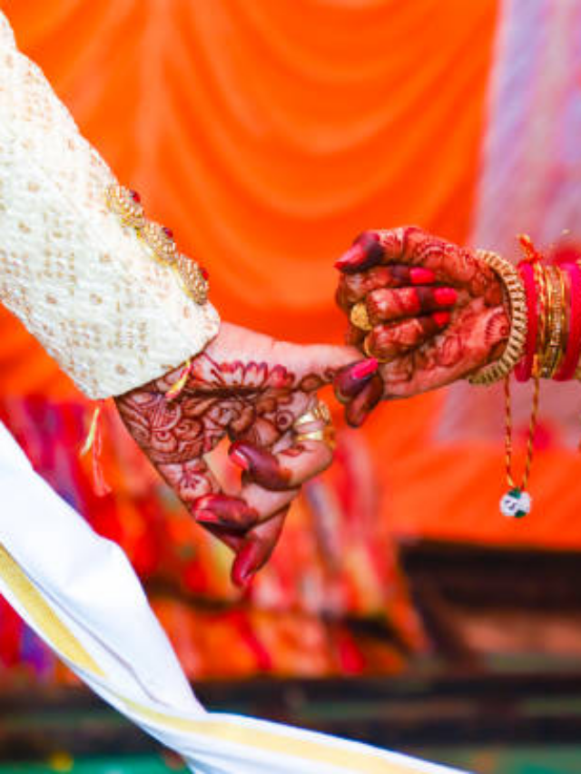 Marriage Tips In Hindi: सुहागरात पर भूलकर भी न करें ये गलतियां, वरना बर्बाद हो जाएगी शादी की पहली रात