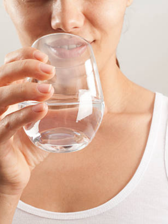 Namak Pani Pine Ke Fayde: नमक वाला पानी पीने से क्या फायदा होता है?