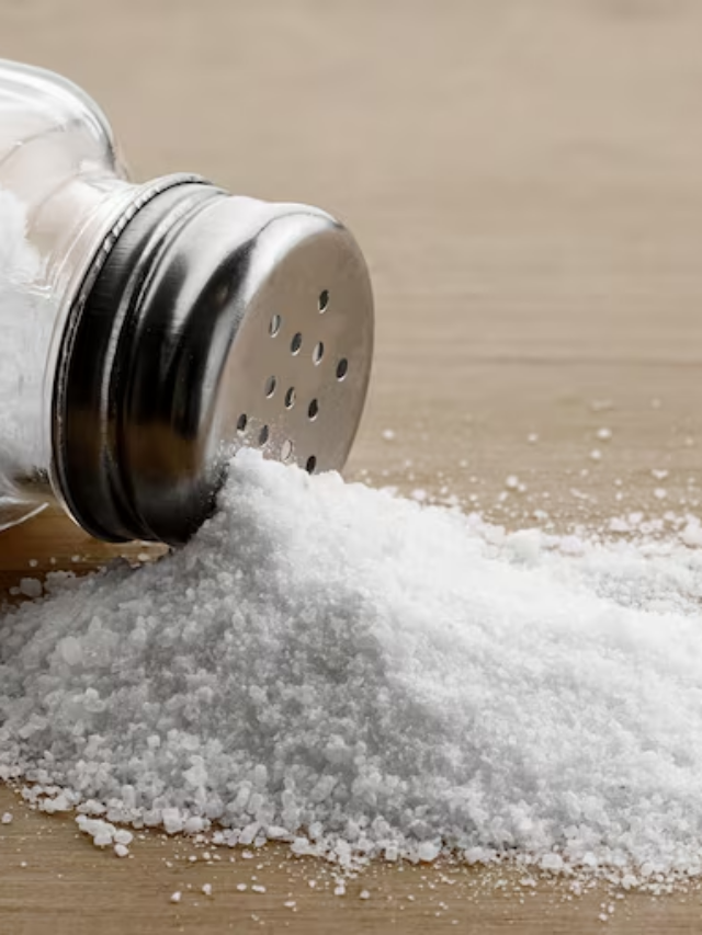 Health Risks Of Too Much Salt: “रोज़ के खाने वाला नमक आपके शरीर को slowly मार रहा है?” जानिए 5 खतरनाक बीमारियां जो चुपके से बढ़ रही हैं