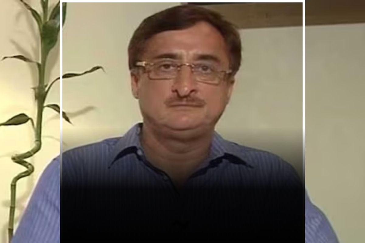 Avimukteshwaranand Controvers: यौन उत्पीड़न मामले में फंसे शंकराचार्य के समर्थन में उतरे कांग्रेस सांसद, योगी सरकार पर बोला हमला, कहा-‘गिरफ्तारी करना बड़ी गलती’