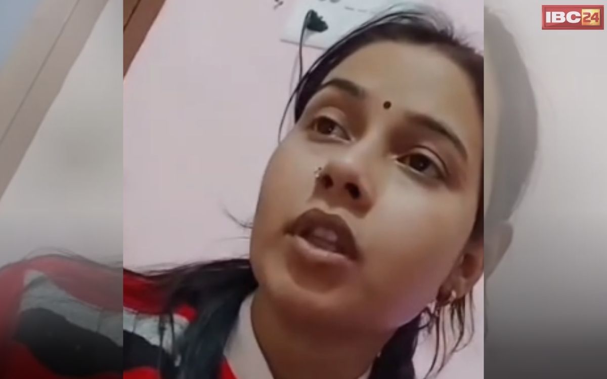 Gold Silver Price Protest: युवती ने किया अनोखा प्रदर्शन, सोने-चांदी के बढ़ते दामों पर गाया गाना, PM मोदी और CM योगी से लगाई ये गुहार, आपने देखा क्या?