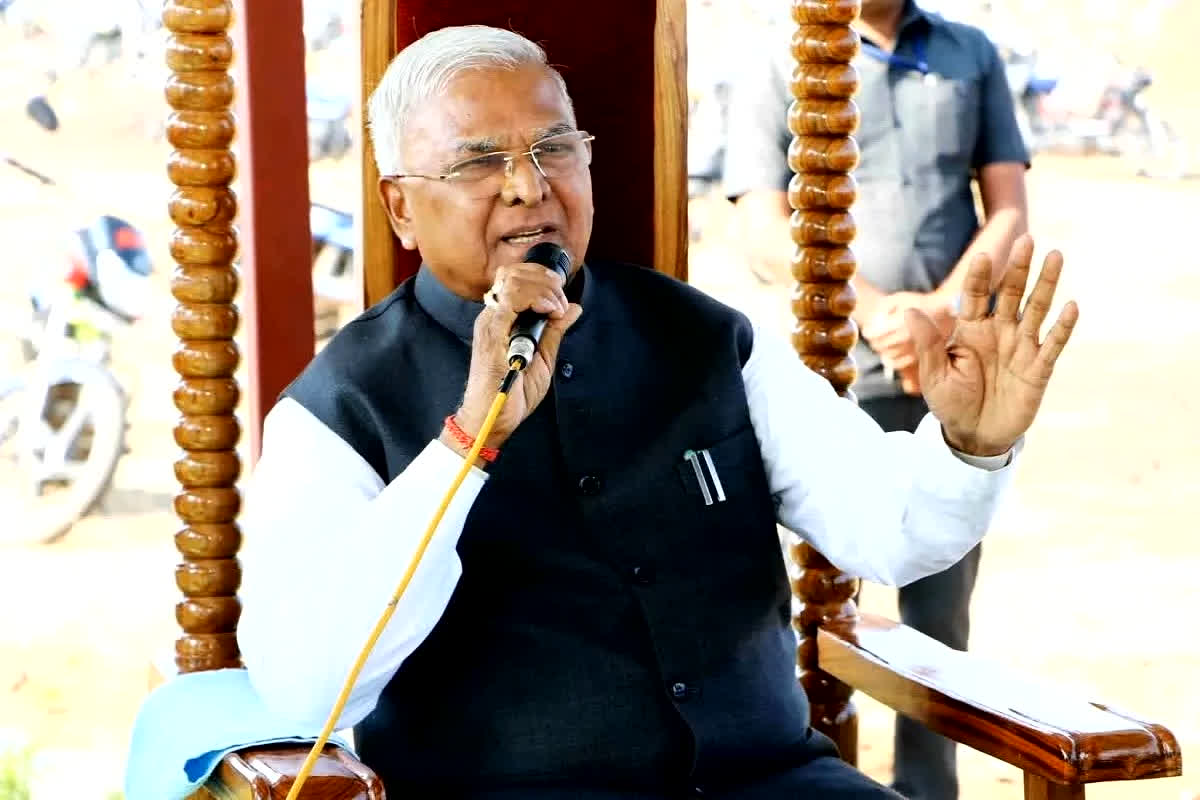Governor Mangu Bhai Patel Video: ‘बेटी बचाओ की जगह कहा जाएगा बेटा बचाओ’, DAVV के दीक्षांत समारोह में राज्यपाल मंगू भाई पटेल का बड़ा बयान