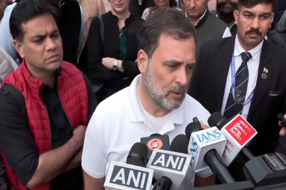 Rahul Gandhi News: पता नहीं इतना क्यों डरे हुए हैं? संसद से बाहर राहुल गांधी का तीखा हमला, कहा-56 इंच की छाती को क्या हो गया