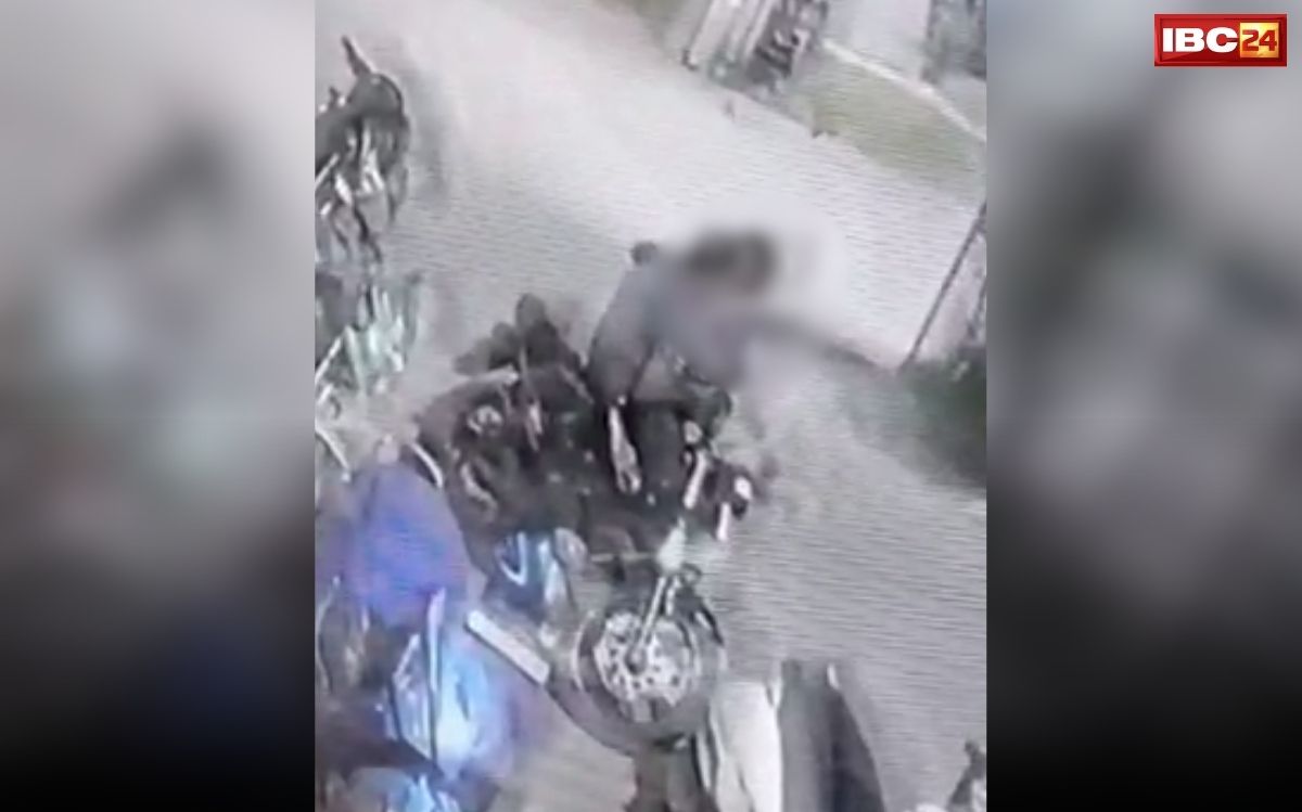 Raipur Naigerian Students Ashleel Harkat: रायपुर में नाइजीरियन युवक-युवती की अश्लील हरकत, पार्किंग में हो गए शुरू..! वीडियो वायरल होते ही मचा हड़कंप