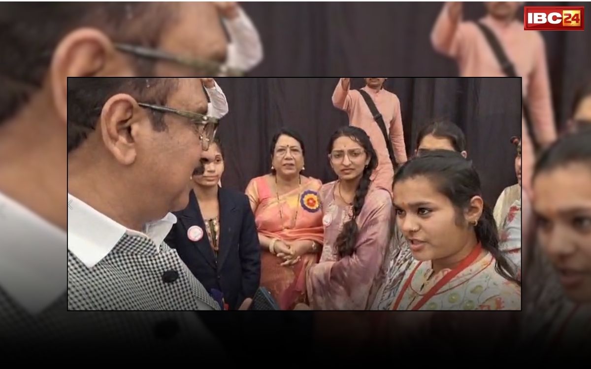 Vijay Shah Student Question: मंत्री विजय शाह SC-ST वर्ग के लिए गिना रहे थे योजनाएं, मंच से उतरते ही छात्राओं ने पूछ लिया तीखा सवाल, मंत्री बोले-एक ही बार में…