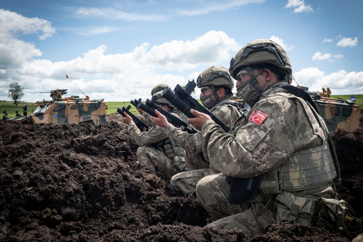 Turkiye on Middle East Tensions: ईरान के खिलाफ जंग में अब इस देश की भी हुई एंट्री, समंदर में गिराई मिसाइल, दे दी ये खुली चेतावनी