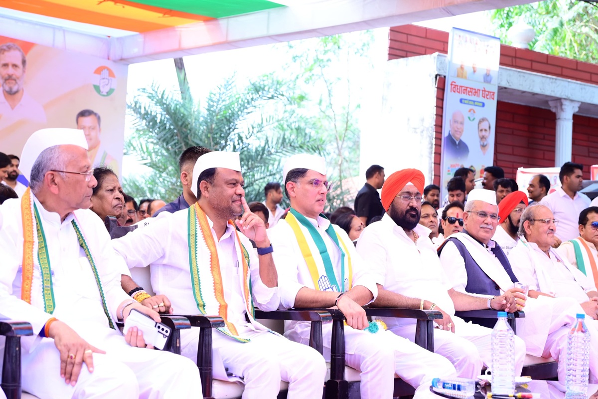 CG Congress Protest: मनरेगा-सिलेंडर की कीमतों पर छत्तीसगढ़ कांग्रेस का हल्लाबोल! विधानसभा घेरने निकले कांग्रेसियों को पुलिस ने रोका, हुई झूमाझटकी