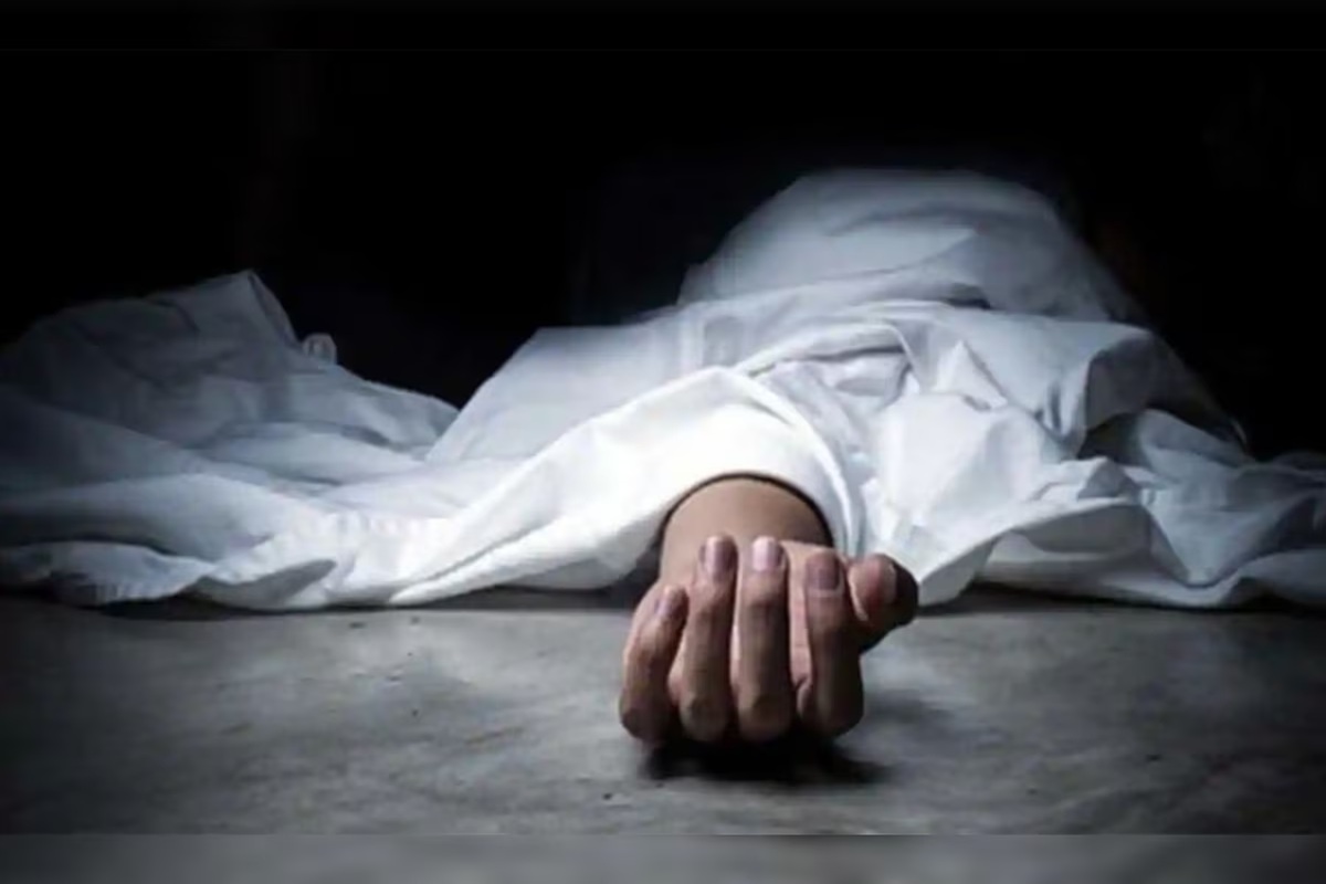 Khairagarh News: छत्तीसगढ़ में पूर्व सांसद के पैलेस में मिली CAF जवान की लाश! एक दिन पहले ही लौटा था छुट्टी से, जांच में जुटी पुलिस