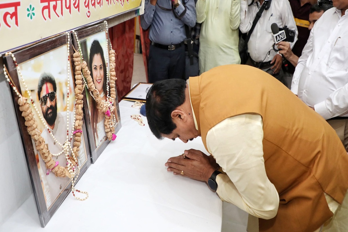 Indore Fire Tragedy: इंदौर अग्निकांड में मारे गए नागरिकों को सीएम मोहन यादव ने दी श्रद्धांजलि, परिजनों से मुलाकात कर बंधाया ढांढस, कहा- हर पहलू की कराएंगे दुर्घटना की जांच