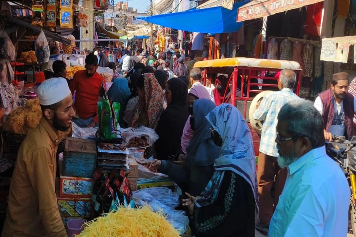 शह मात The Big Debate: ‘मुस्लिम दुकानों से ही खरीदारी’..अब ईद वाली सियासत जारी! तौकीर निजामी का विवादित बयान, क्या देश में हर त्योहार में होता रहेगा हिंदू-मुसलमान?
