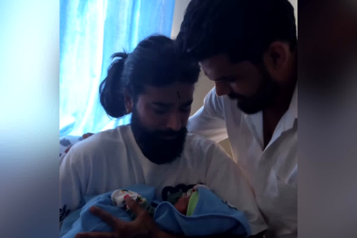 Anurag Dobhal Baby Boy : राम नवमी पर UK 07 Rider के घर गूंजी किलकारी! व्हीलचेयर के सहारे अपनी पत्नी और बच्चे को देखने पहुंचे अनुराग