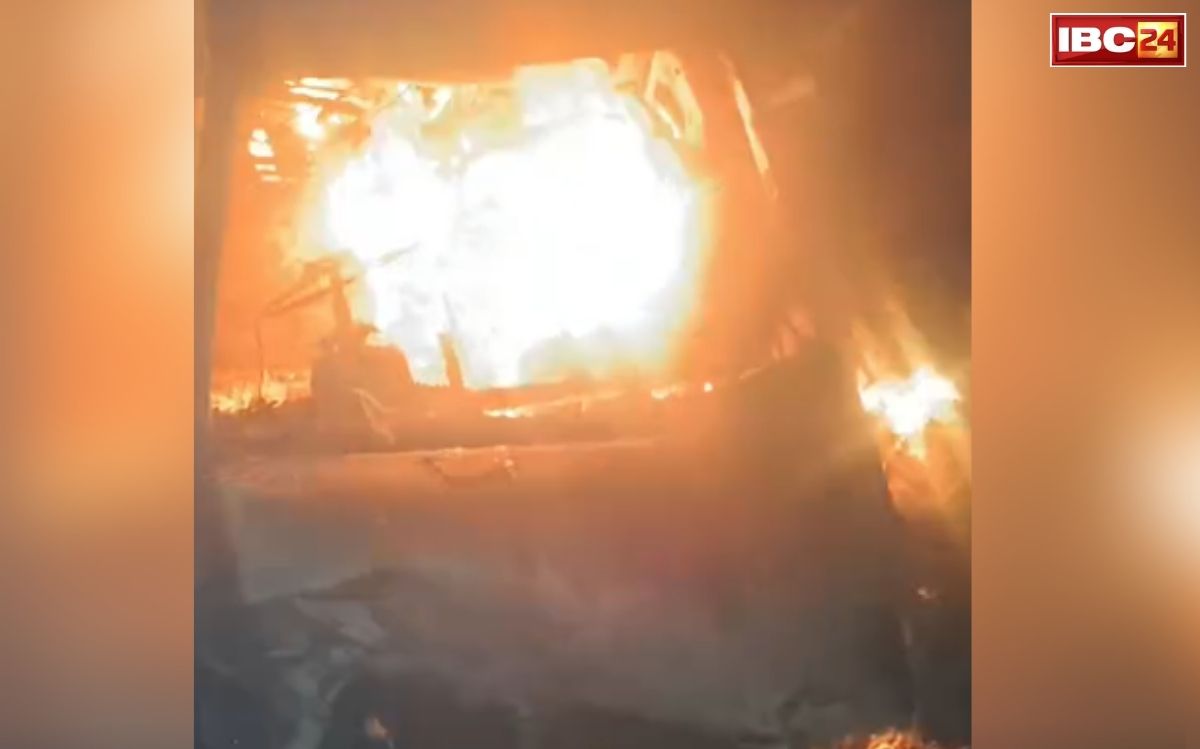 Balaghat Car Accident: रात के अंधेरे में हुआ दर्दनाक सड़क हादसा! अचानक कार में लगी आग, एक ही परिवार के तीन लोगों की मौत, इतने घायल