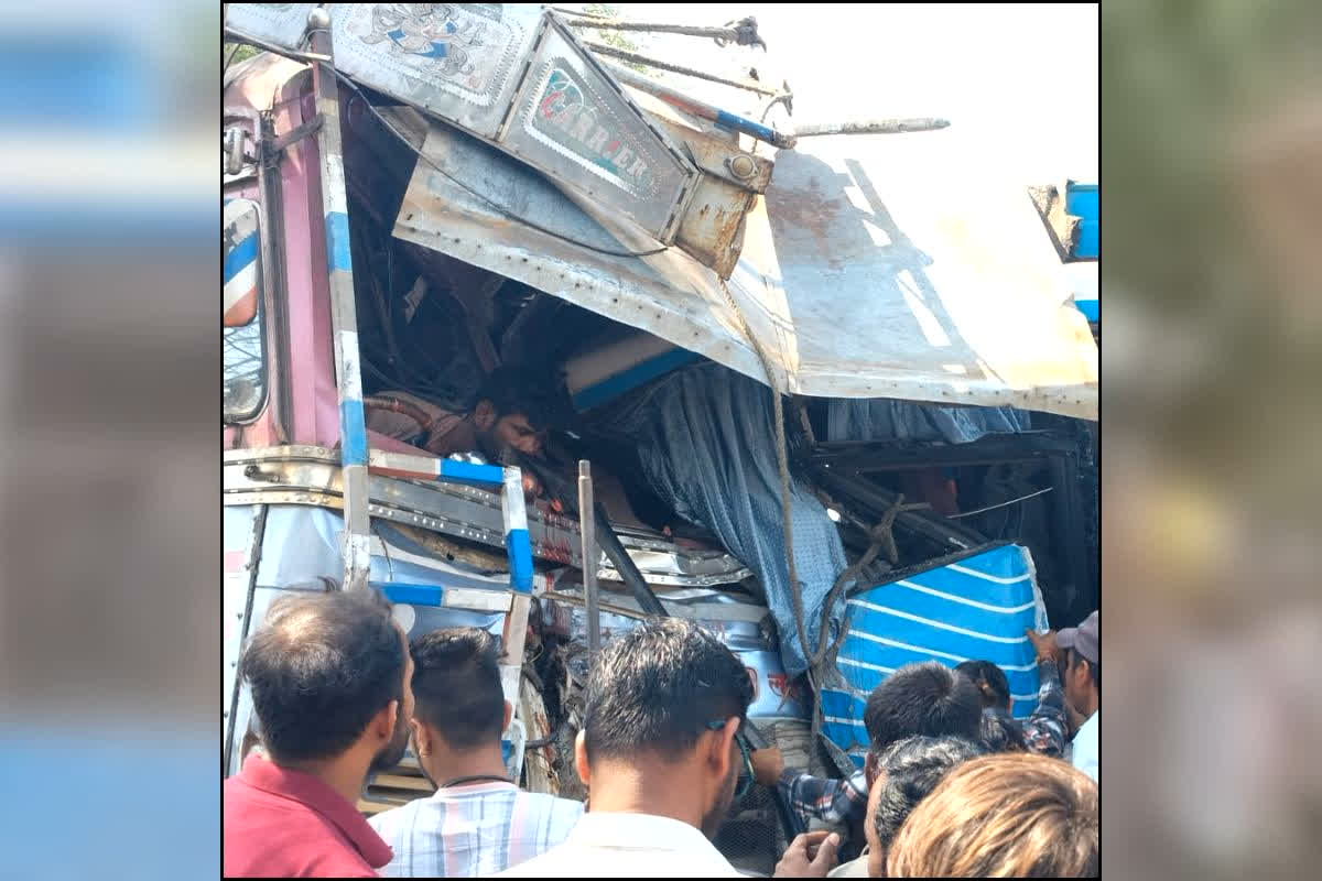 Bhatapara Bus Accident : NH130 पर भीषण सड़क हादसा, यात्रियों से भरी बस को ट्रक ने मारी टक्कर, इतने लोगों की मौत,मंजर देख कांप जाएगी रूह