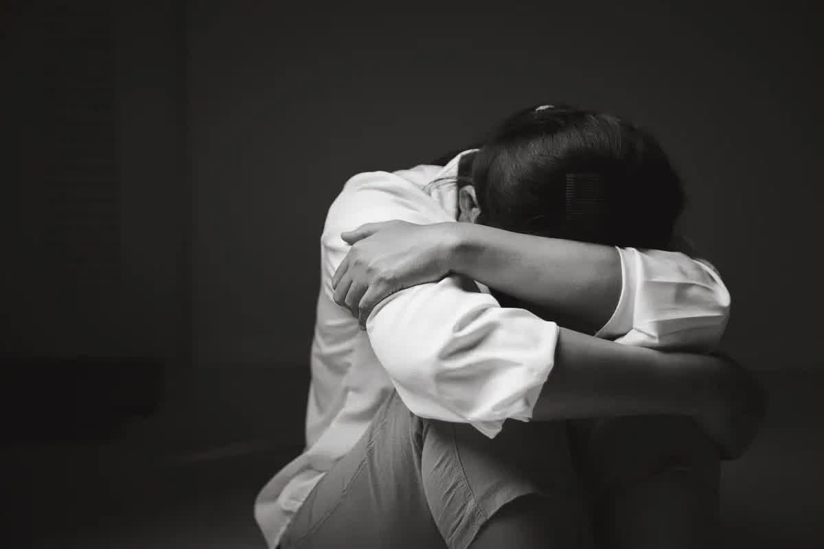 Bhilai Crime News: महिला स्टाफ को देख कुख्यात बदमाश की बिगड़ी नियत! पहले इस बहाने बुलाया, फिर की हैवानियत की सारी हदें पार.. पत्नी भी देती रही दरिंदे का साथ