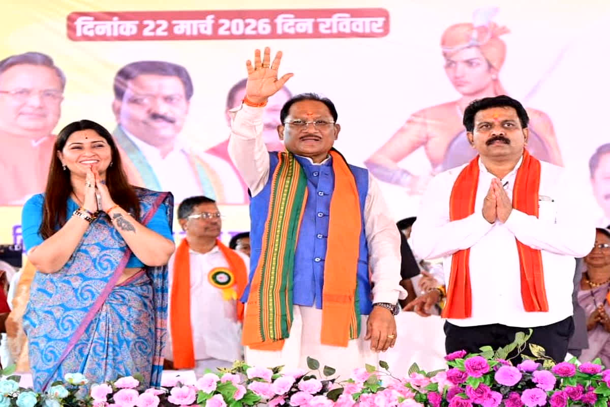 CM Vishnu Deo Sai Kawardha Visit : कवर्धा की बदलेगी तस्वीर! मुख्यमंत्री साय ने वीरांगना अवंतीबाई के चरणों में झुकाया शीश, क्षेत्र को दी ये 3 बड़ी सौगातें