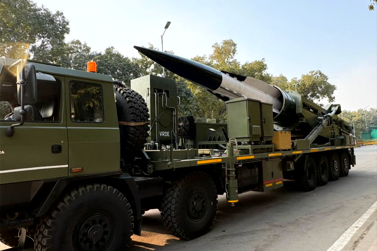 Defence Stock: महारत्न कंपनी के शेयरों में 619% की धांसू तेजी! 35 रुपये का डिविडेंड बांटा, अब निवेशकों की जेब में आएगा बंपर मुनाफा, क्या आप हैं इसमें शामिल?