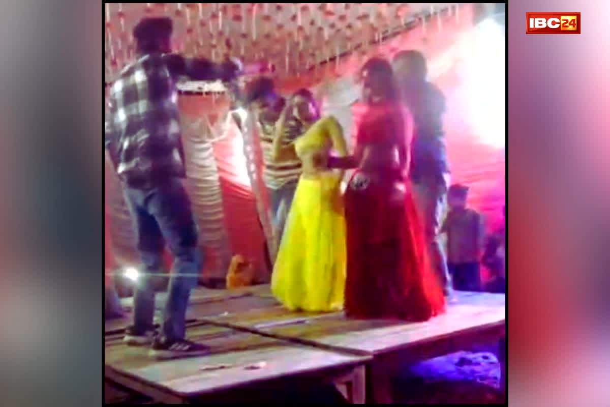 Gwalior Harsh Firing Video : बर्थडे पार्टी में डांसरों के साथ ठुमके लगाते हुए उड़ाए पैसे, फिर सरेआम युवकों ने शुरू कर दिया ऐसा काम, देखें 52 सेकंड का वायरल वीडियो