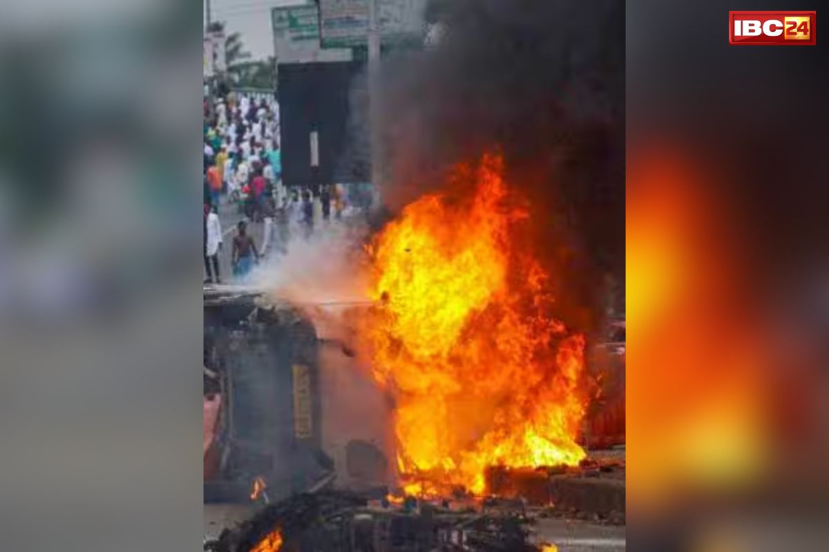 Murshidabad Violence Live Video: इस चुनावी राज्य में रामनवमी की शोभायात्रा में भारी बवाल.. जमकर तोड़फोड़ और पत्थरबाजी, जानें कैसे हुई हिंसा की शुरुआत