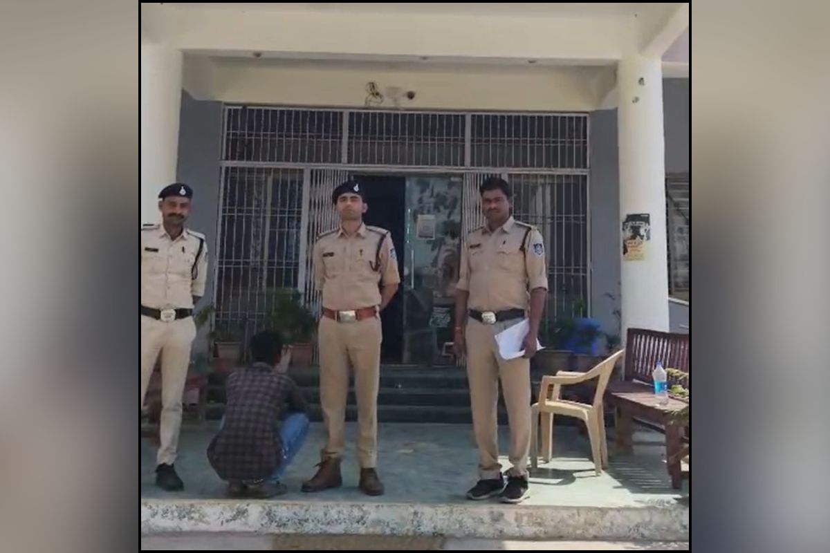 Panna Woman Private Photos Viral: प्राइवेट तस्वीरों के बदले करता था संबंध की मांग, मना करने पर ऐसे लिया डिजिटल बदला, पुलिस के हत्थे चढ़ते ही उगले खौफनाक राज