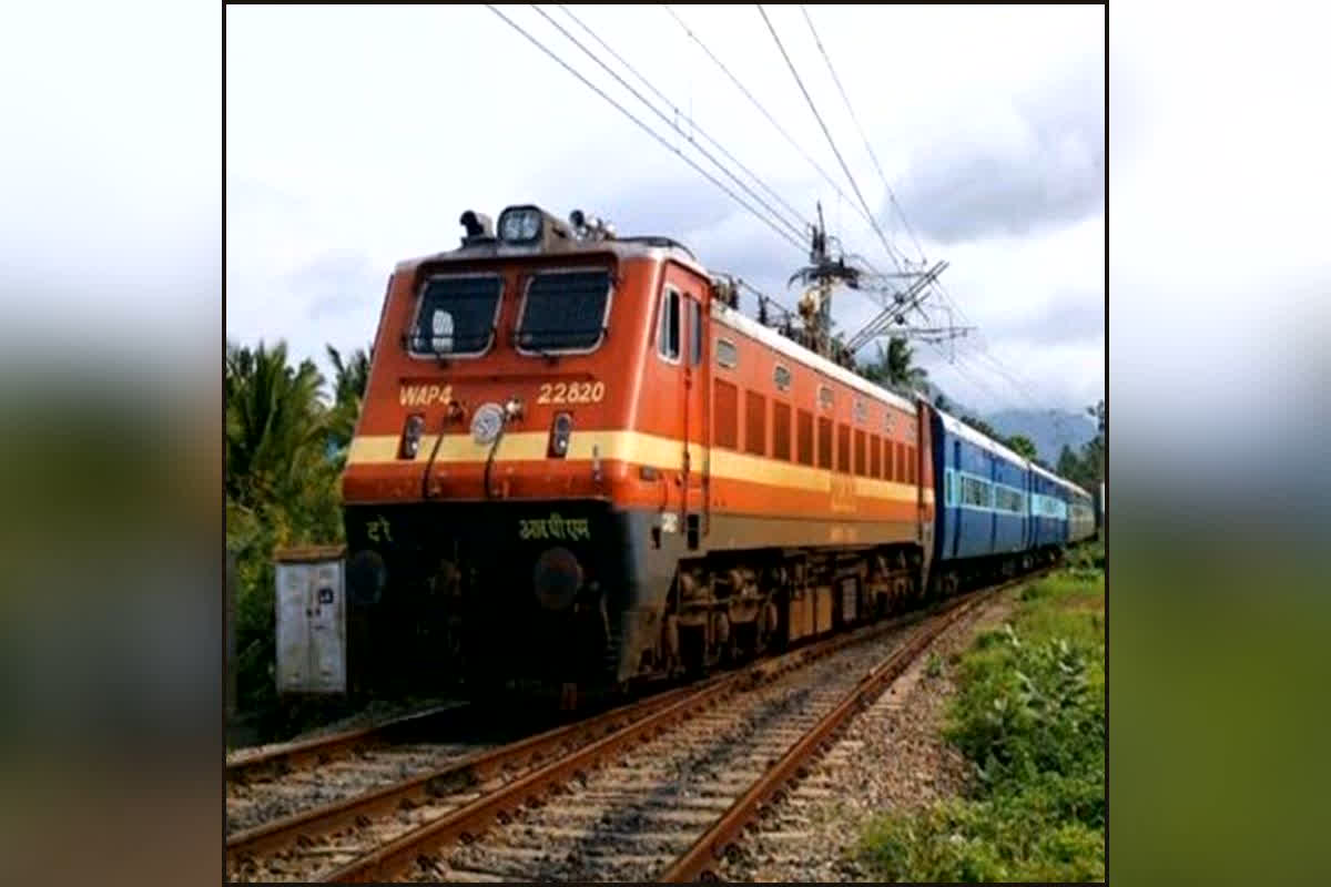 RRB ALP Recruitment 2026: अब 10वीं पास बनेंगे लोको पायलट! रेलवे ने 11,000 से अधिक पदों के लिए जारी किया नोटिफिकेशन, जानें कब और कैसे करें अप्लाई