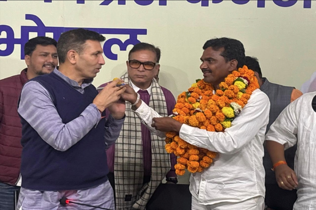 Mukesh Malhotra MLA Membership Dispute: मुकेश मल्होत्रा की विधायकी रद्द करवाने में कांग्रेस नेताओं का ही हाथ? पार्टी के ही इस नेता ने किया सनसनीखेज दावा, राहुल गांधी को पत्र लिखकर की ये मांग