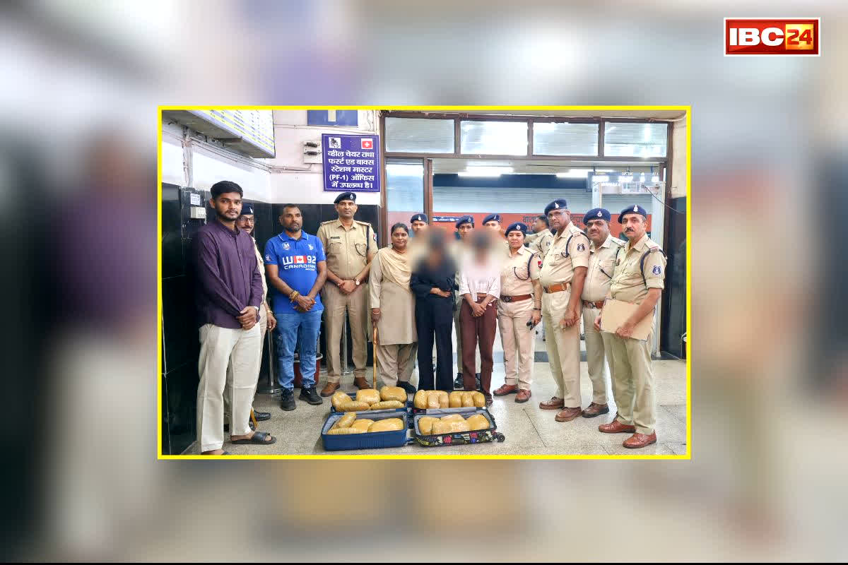 Female Ganja Smugglers Arrested: वंदे भारत एक्सप्रेस से राजधानी पहुंची दो युवतियां, पुलिस ने की बैग की चेकिंग तो उड़े सबके होश, अंदर थी हैरान करने वाली चीज