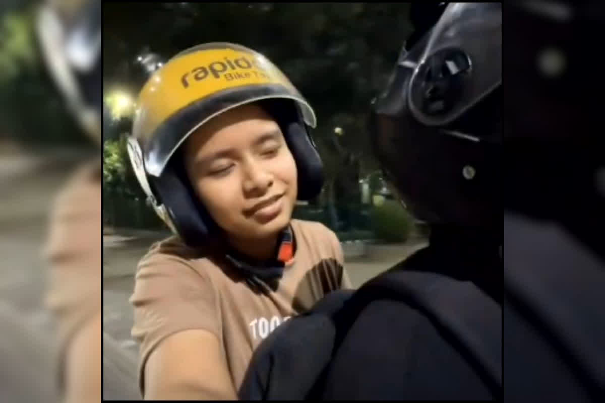 Rapido Rider Viral Video : महिलाओं के शारीरिक संपर्क से बचने के लिए राइडर ने निकाला अनोखा जुगाड़, ऐसे देता है राइड, वीडियो देख दंग रह जाएंगे आप