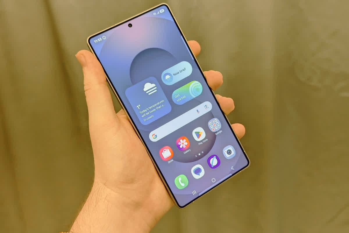 Samsung Galaxy S26 Ultra Display: कमाल का है Galaxy S26 Ultra का प्राइवेसी डिस्प्ले! ये नया फीचर क्या है और कैसे रखेगा आपकी स्क्रीन पूरी तरह निजी? जानकर आप चौंक जाएंगे