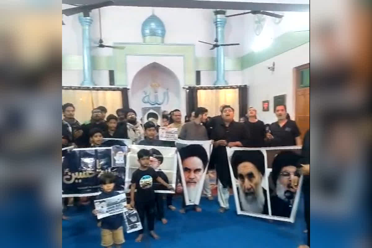 Shia Community Protest Khamenei Death :  राजधानी के बाद अब इस ज़िले में  भी शुरू हुआ सुप्रीम लीडर की ‘मौत’ का विरोध! मस्जिद में गूंजी दुआएं,  अमेरिका-इज़राइल के खिलाफ नारेबाजी