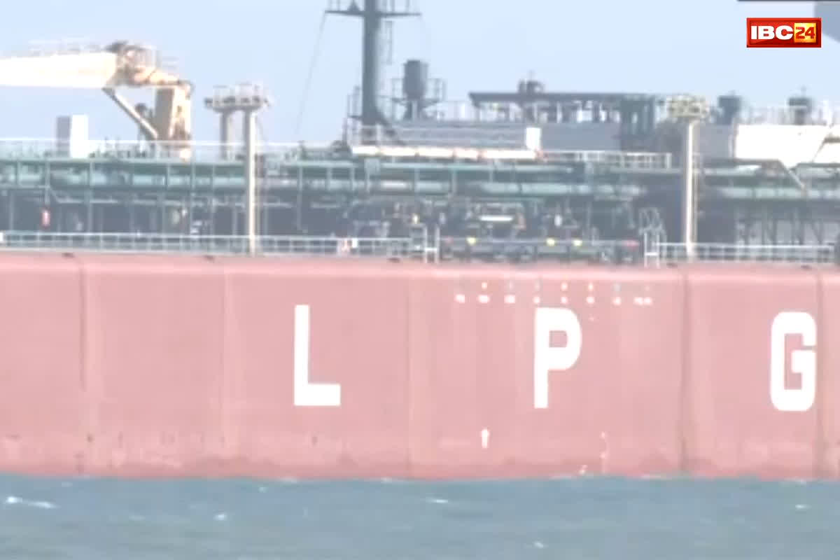 Shivalik Tanker News :  एलपीजी की भारी किल्लत के बीच आई खुशखबरी! हॉर्मुज की लहरों को पर कर मुंद्रा पोर्ट पहुँचा गैस टैंकर शिवालिक