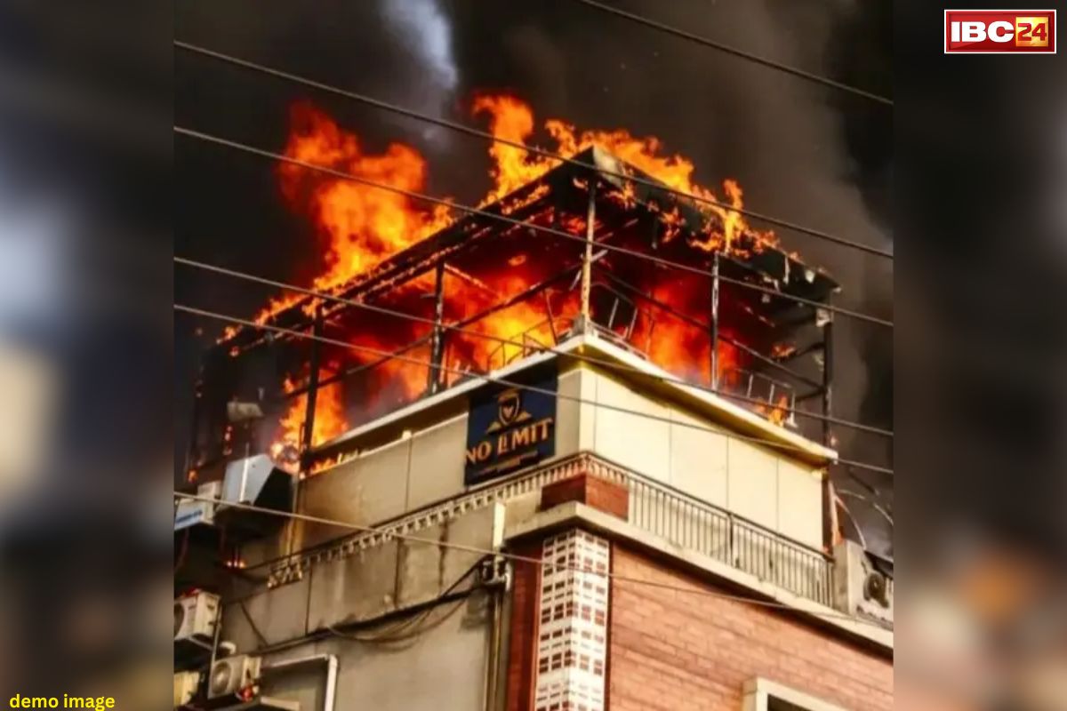 Surat Fire Breaks Out Live Video: आग लगने से एक साथ 5 लोगों की दर्दनाक मौत.. साड़ी पीकिंग के काम में लगे थे सभी, फिर हुआ कुछ ऐसा.. आप भी जानें